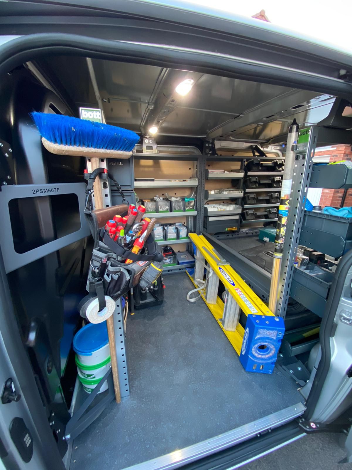 self-fit modular van racking